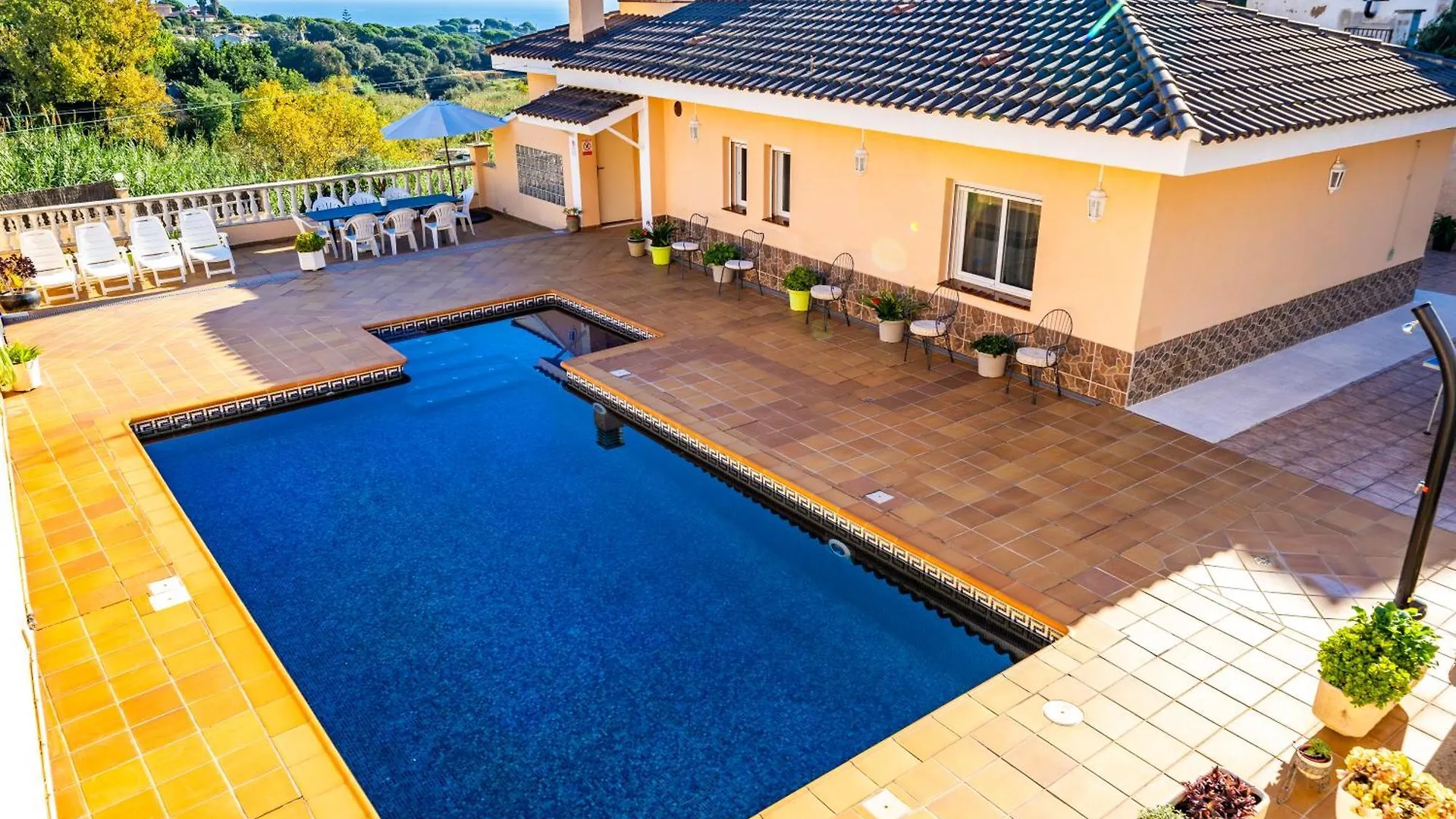 Homeholidaysrentals Aube contacts
