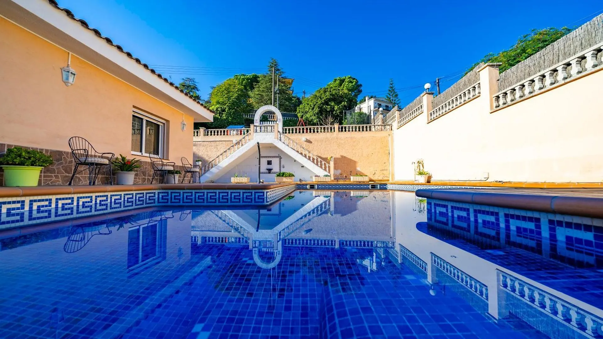 Homeholidaysrentals Aube Sant Cebria de Vallalta 0*,